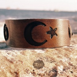 Ay Yıldız Baskılı Tek Tokalı Deri Bileklik Modelimiz - Kolye Hediyeli - BK016